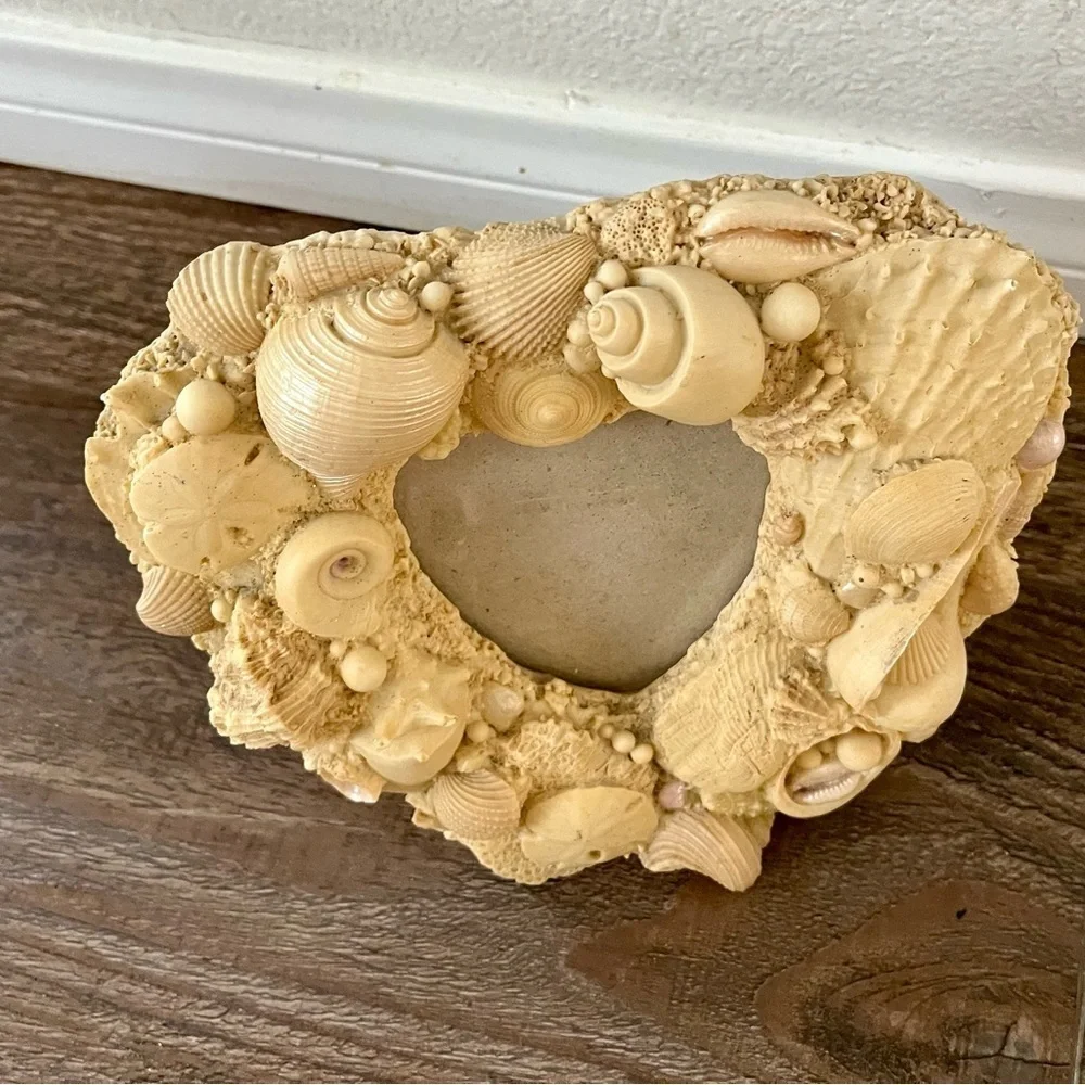 Seashell Heart-Shaped Photo Frame 7/8 inch